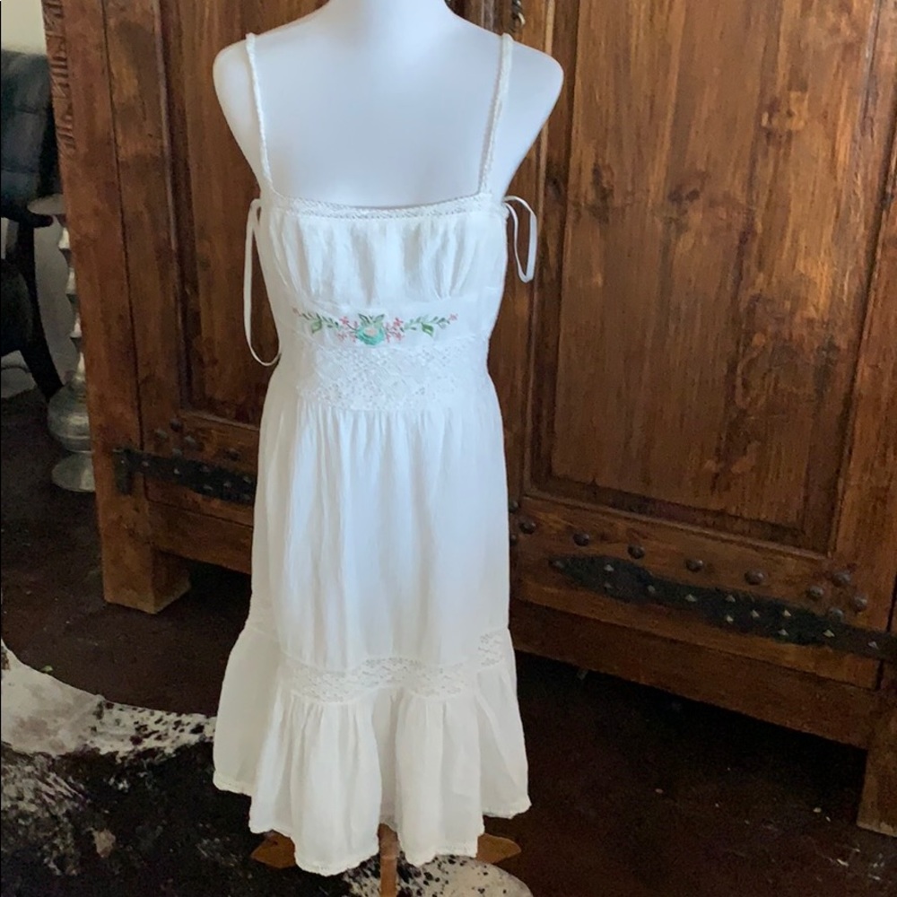 nwot laundry white lined dress with embroidery